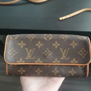 Louis Vuitton twin pochette